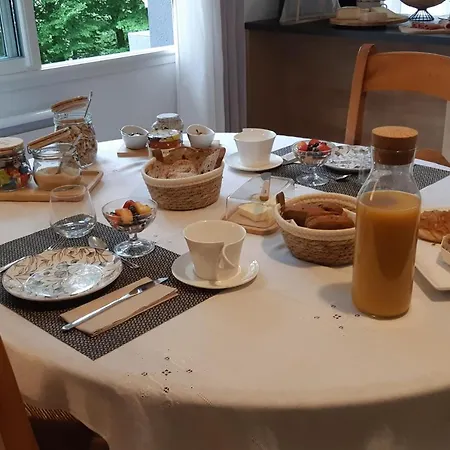 Chambre D Hotes Le Val Du Loup Petit Dejeuner Continental Sur Demande B&B