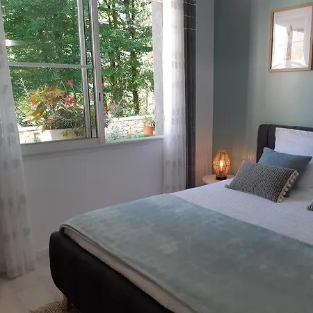 Chambre D Hotes Le Val Du Loup Petit Dejeuner Continental Sur Demande B&B *