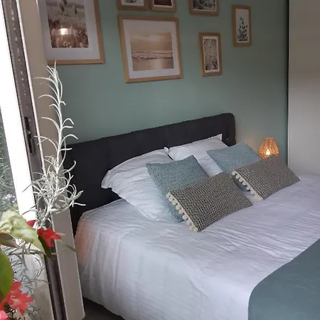 D Hotes Le Val Du Loup Petit Dejeuner Continental Sur Demande Bed & Breakfast