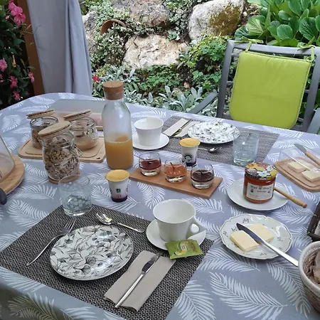 Chambre D Hotes Le Val Du Loup Petit Dejeuner Continental Sur Demande * Sanilhac (Dordogne)