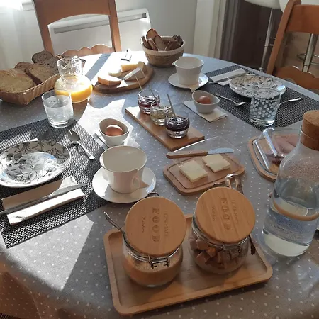 Chambre D Hotes Le Val Du Loup Petit Dejeuner Continental Sur Demande * Sanilhac (Dordogne)