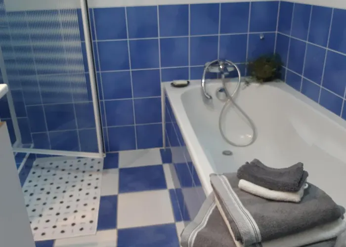 D Hotes Le Val Du Loup Petit Dejeuner Continental Sur Demande